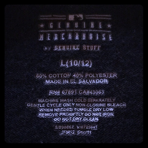 SOLD.   San Francisco Giants Top - Picture 3 of 3